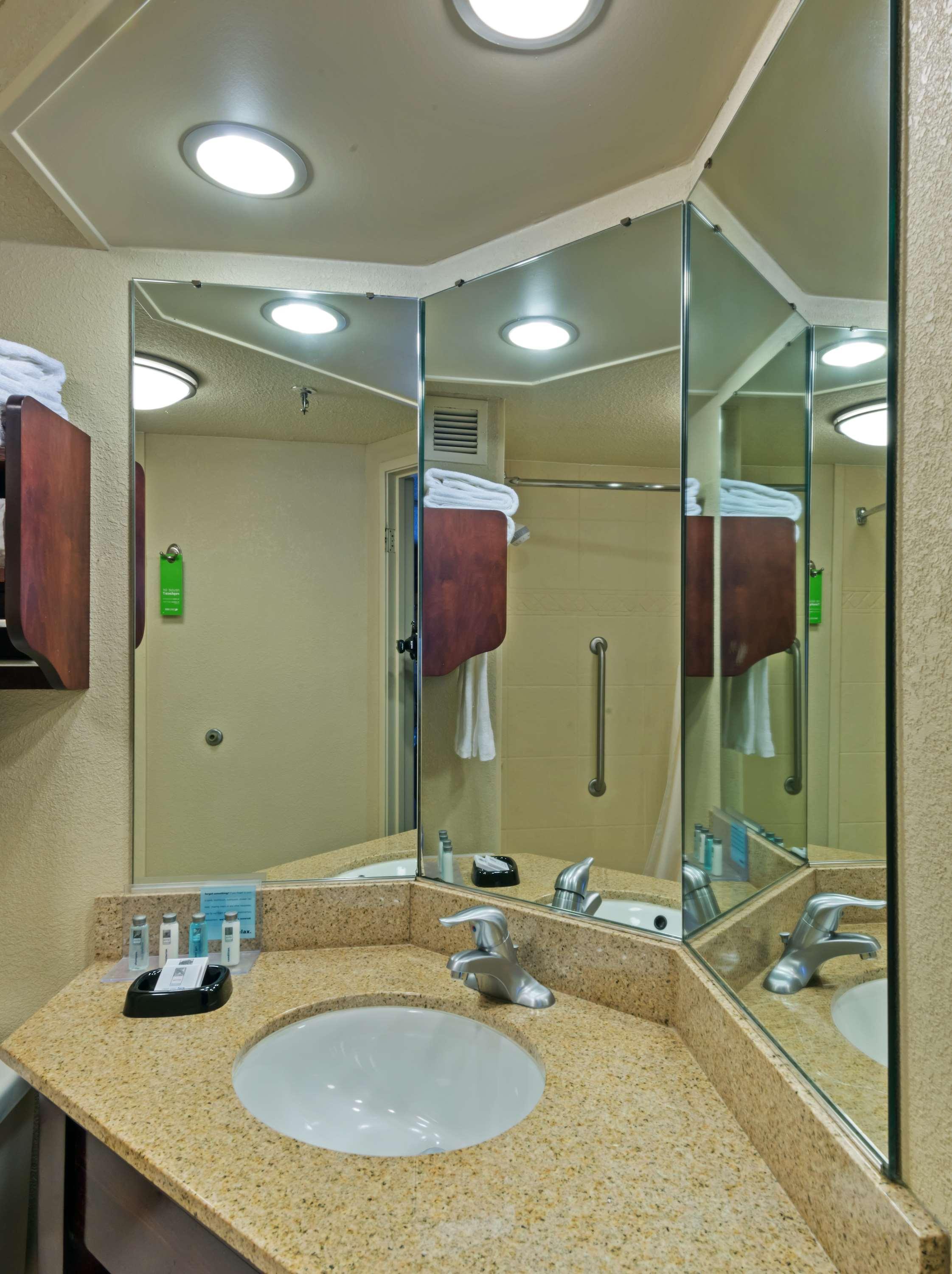 Hampton Inn I-10 & College Drive Батон-Руж Экстерьер фото