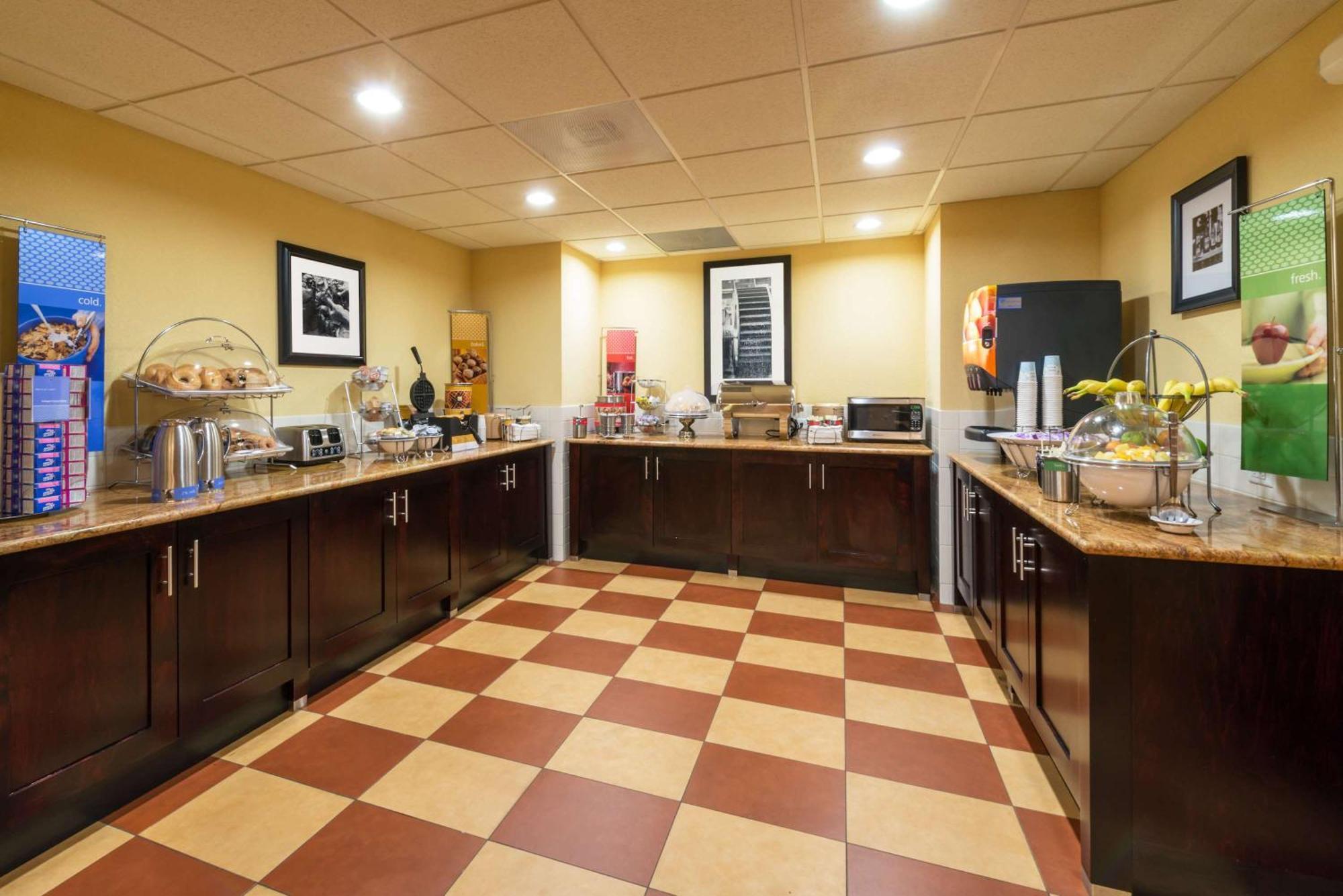 Hampton Inn I-10 & College Drive Батон-Руж Экстерьер фото