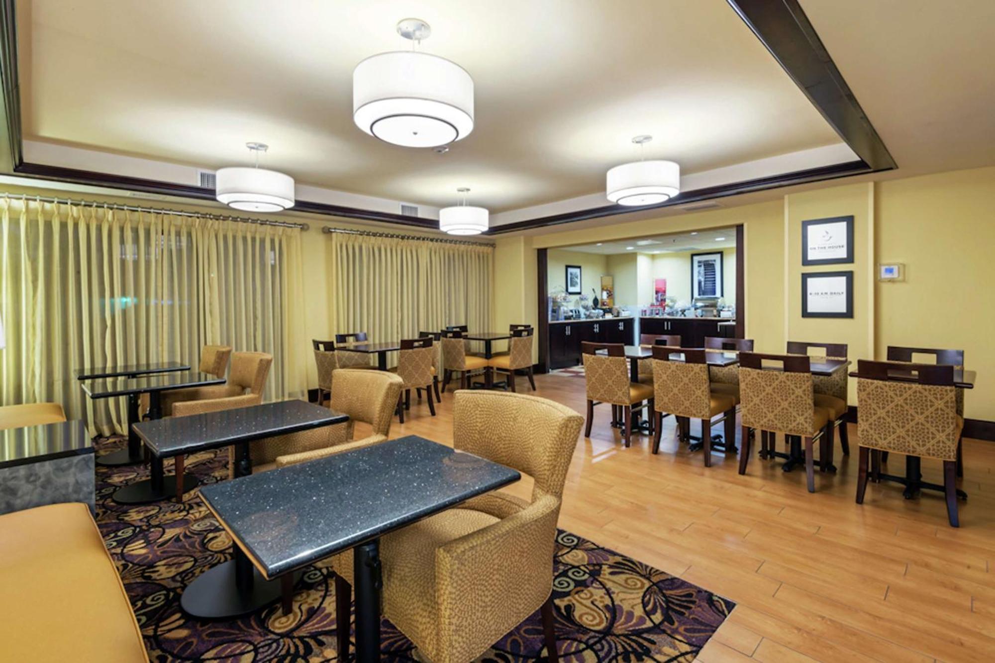 Hampton Inn I-10 & College Drive Батон-Руж Экстерьер фото